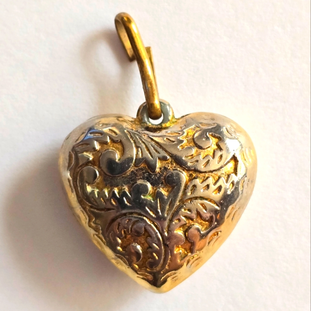 Vintage heart pendant scrolled raised design puffed puffy gold tone valentine